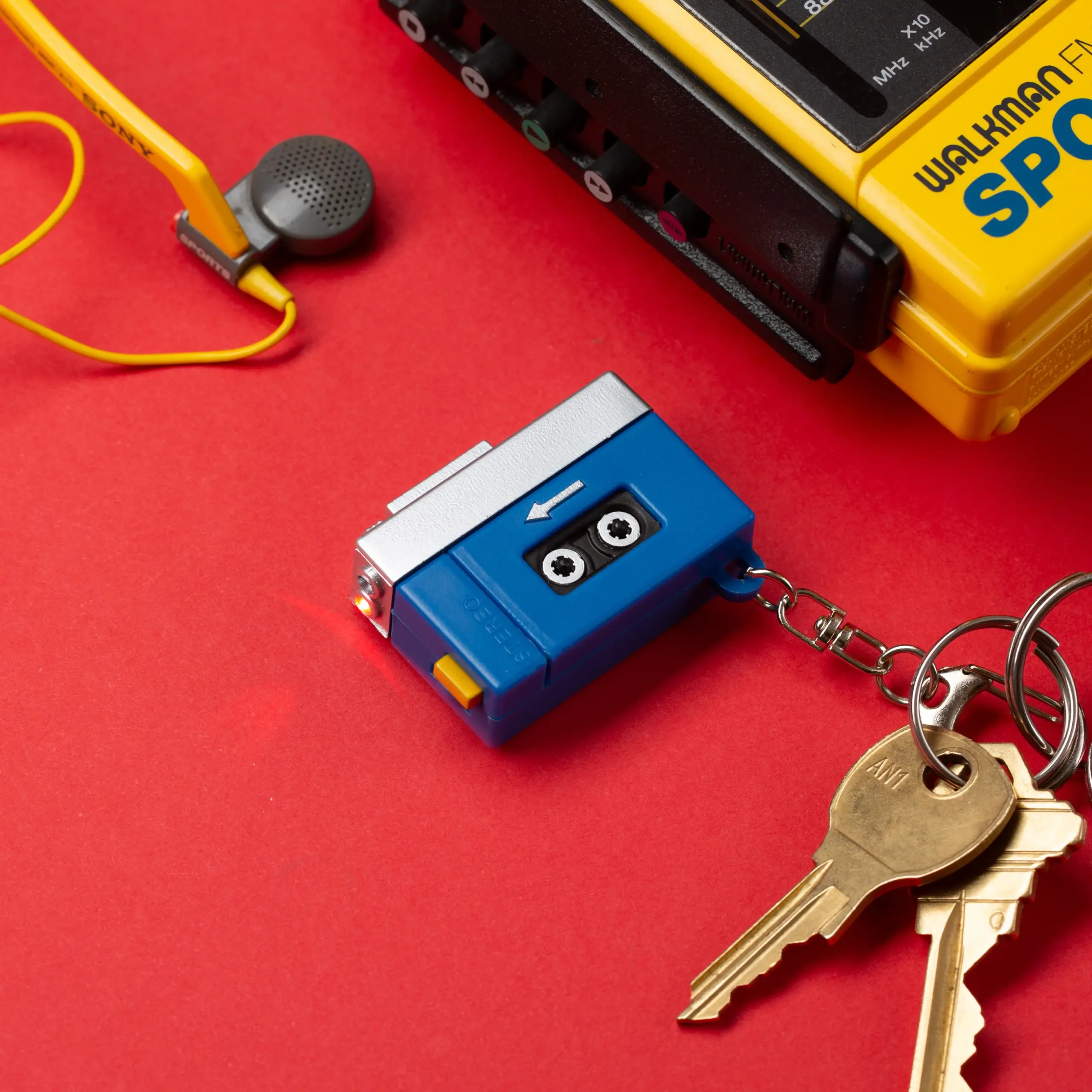 Kikkerland - Sleutelhanger - Walkman met LED en Geluid